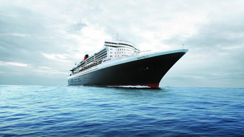Queen Mary 2 cruise ship at sea