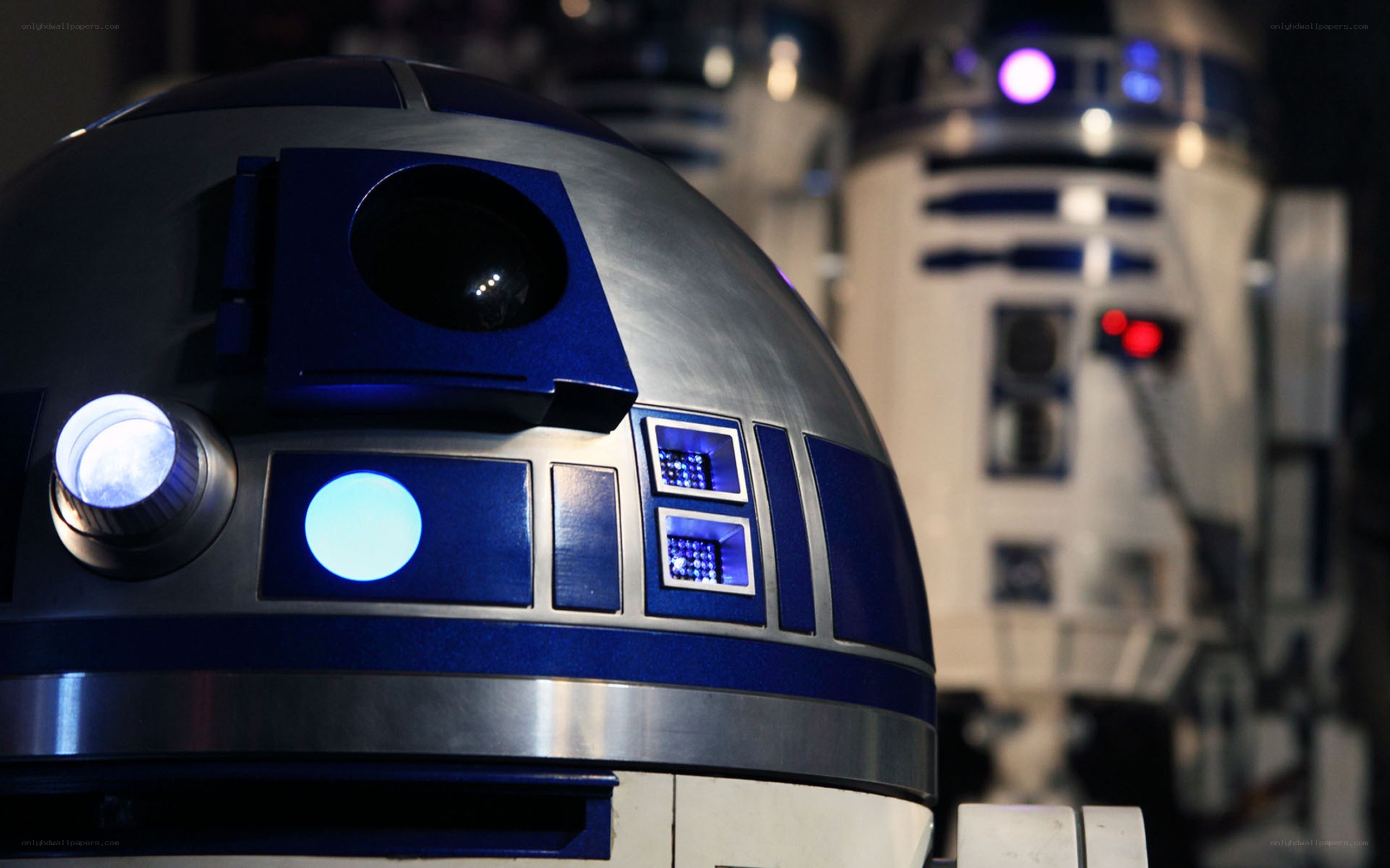 R2-D2 droids in focus