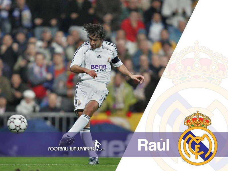 Raúl playing football