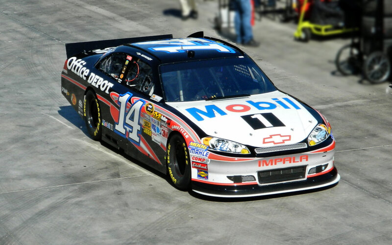 Race Car on Track — Black, Active