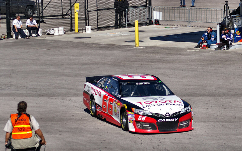 Race Car on Track — Red, Active