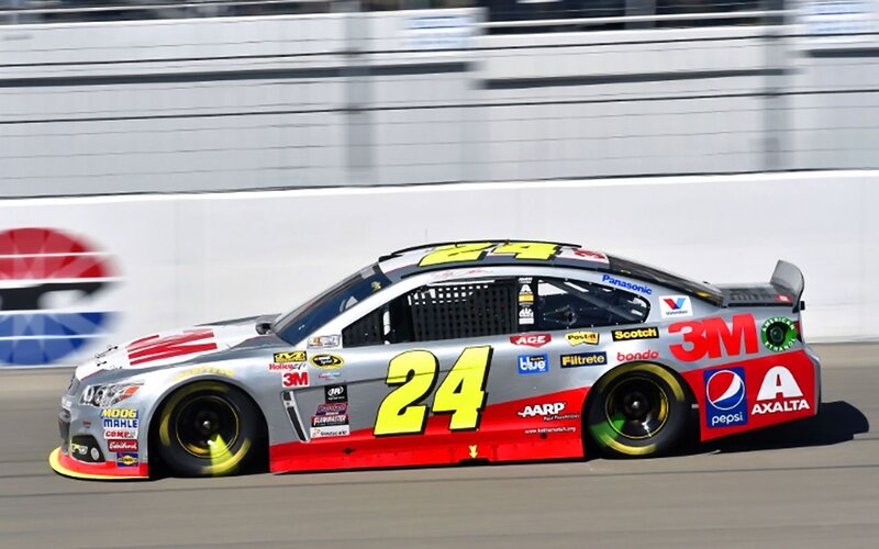 Race Car on Track — Silver, Dynamic