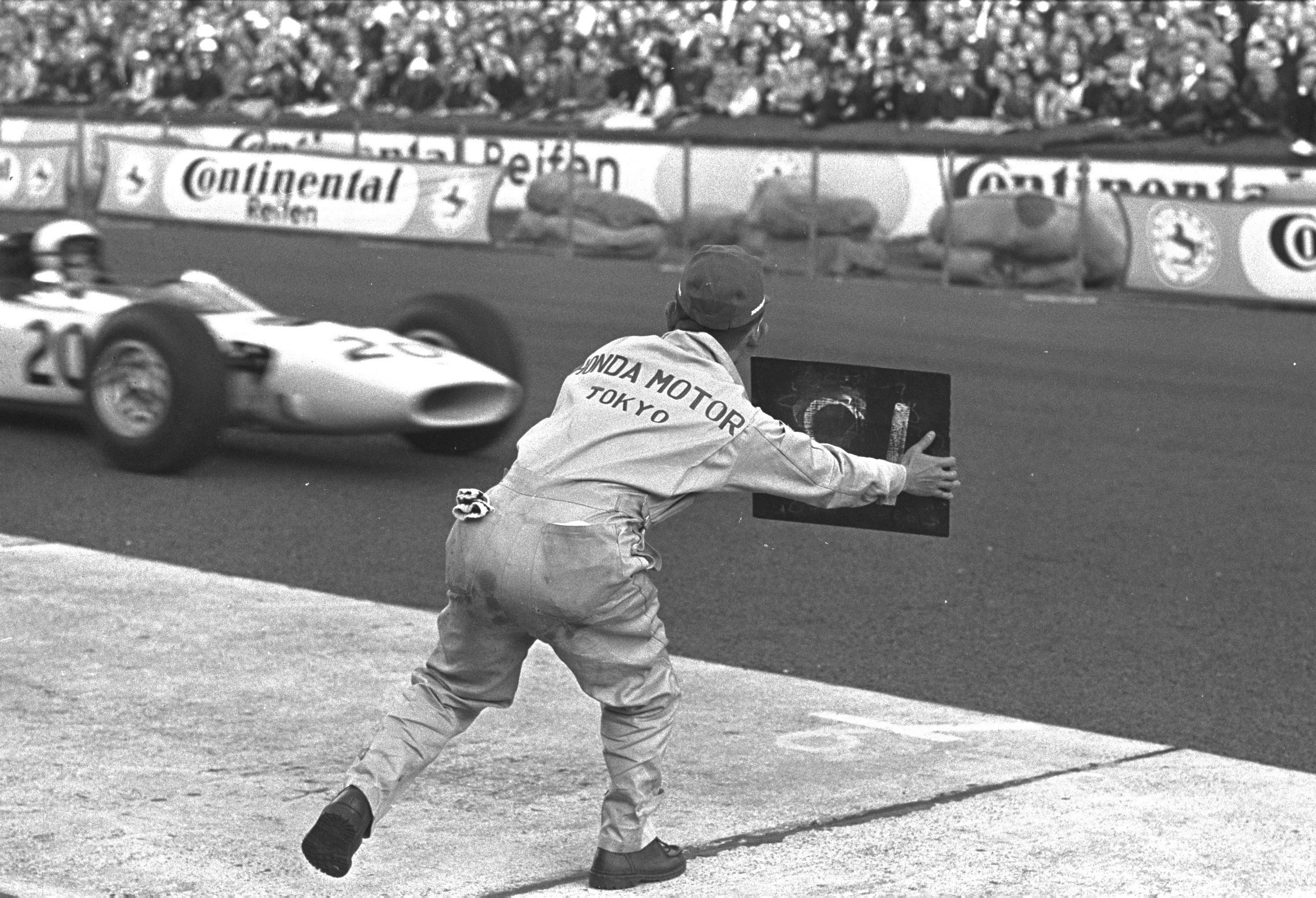Race marshal signals on track