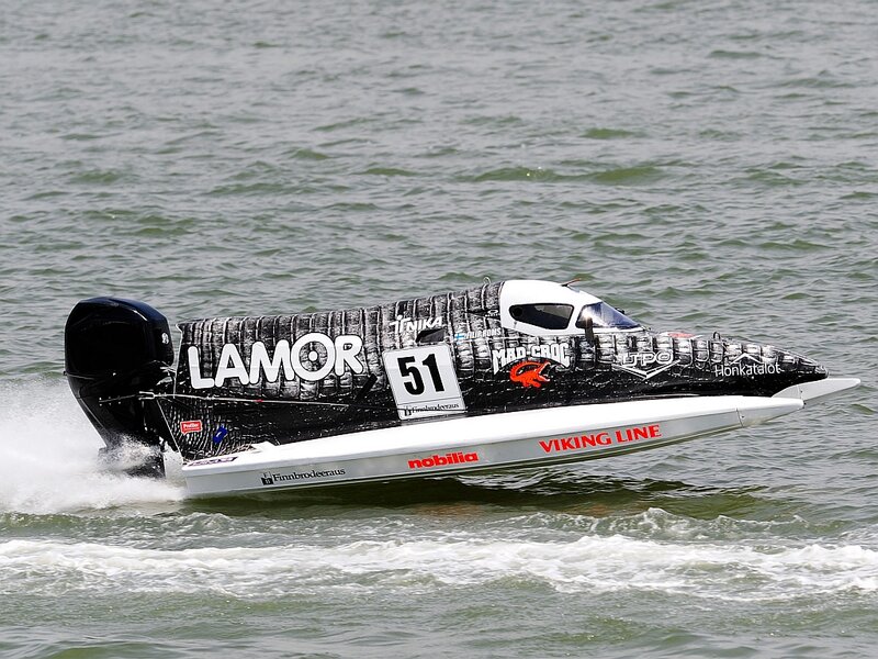 Racing Boat on Water — Black, Dynamic