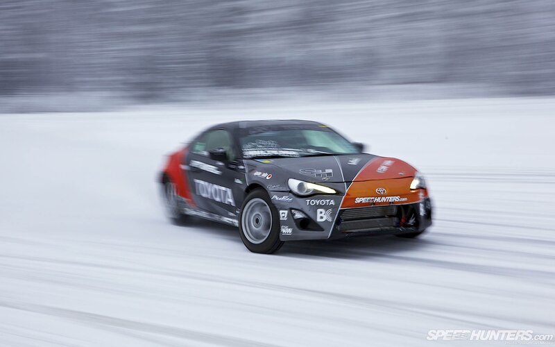 Racing Car on Snow — Black