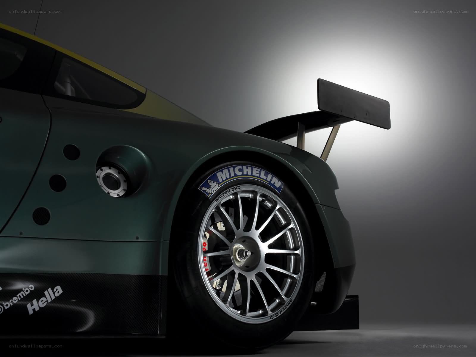 Racing car rear wheel