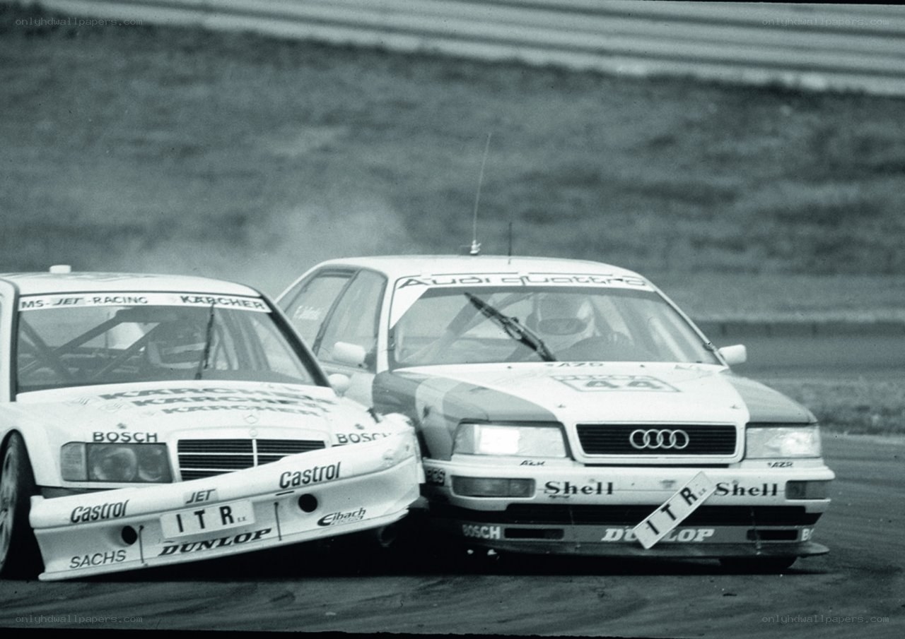 Racing cars in close competition