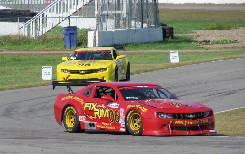 Racing Cars on Track — Red, Active