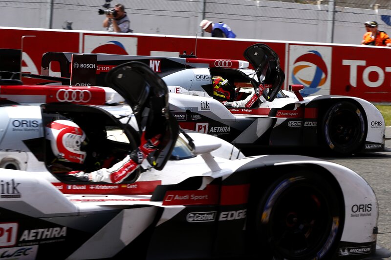 Racing Cars on Track — White, Active