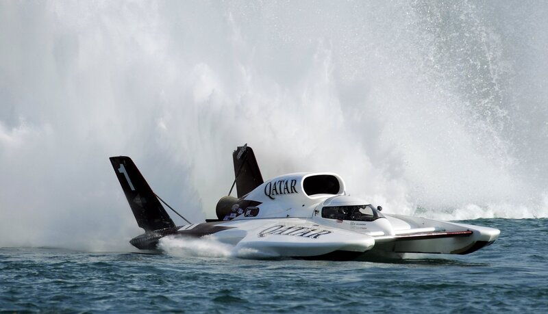 Racing Hydroplane Boat — White, Dynamic