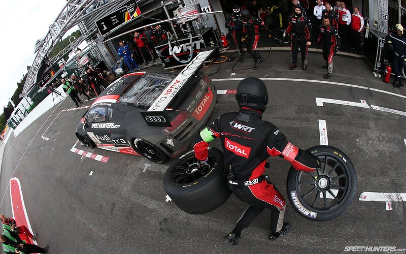 Racing Team Changing Tires — Black
