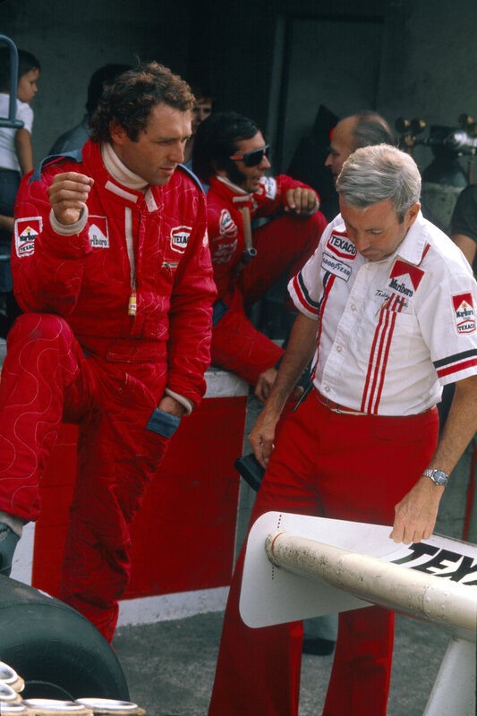 racing team in pit lane