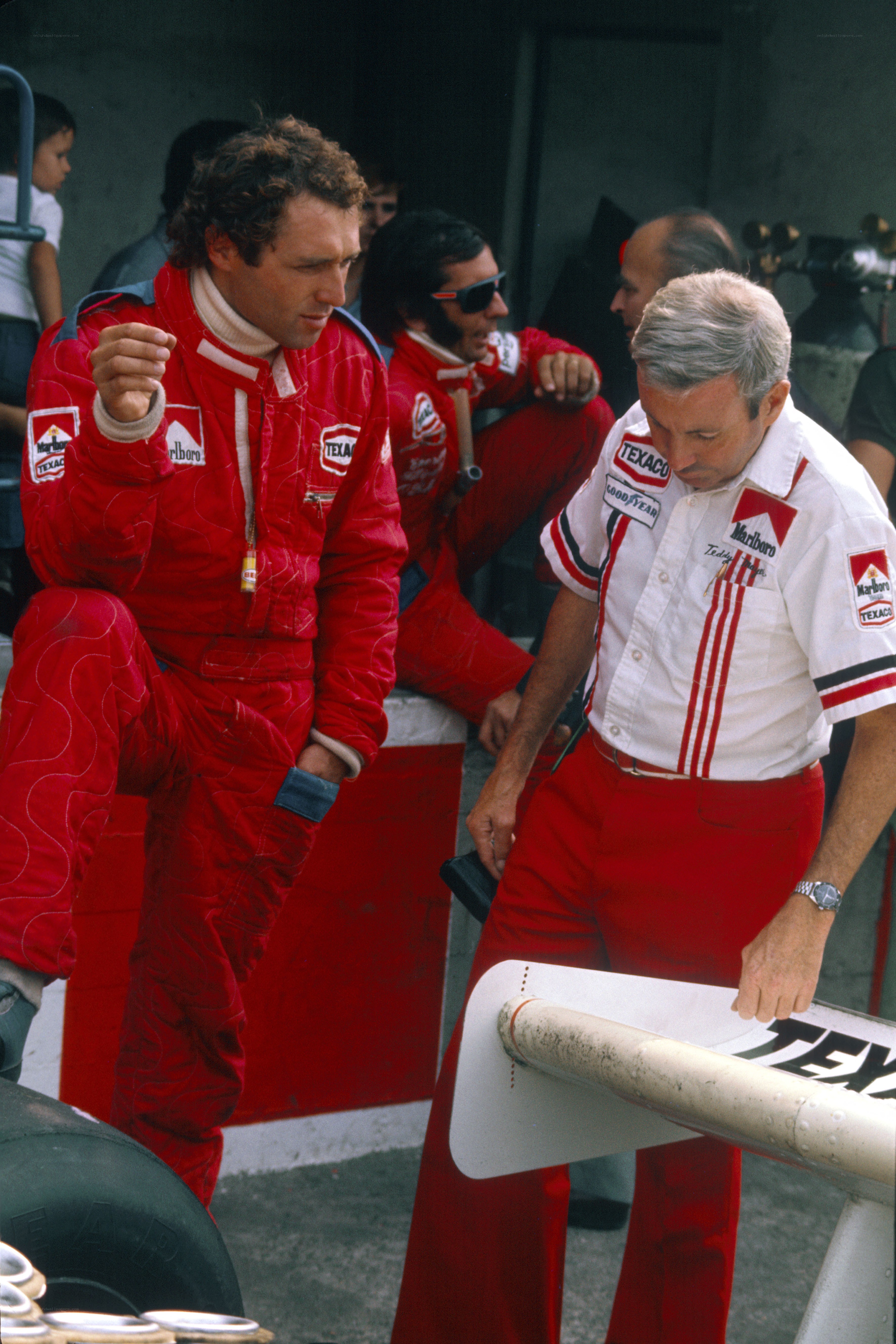 racing team in pit lane