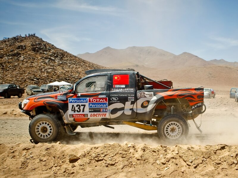Racing Truck in Desert — Brown, Active