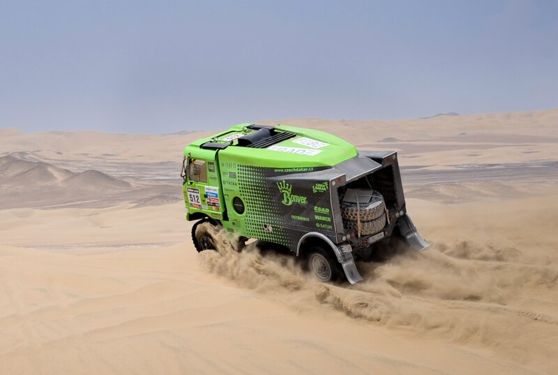 Racing Truck in Desert — Green