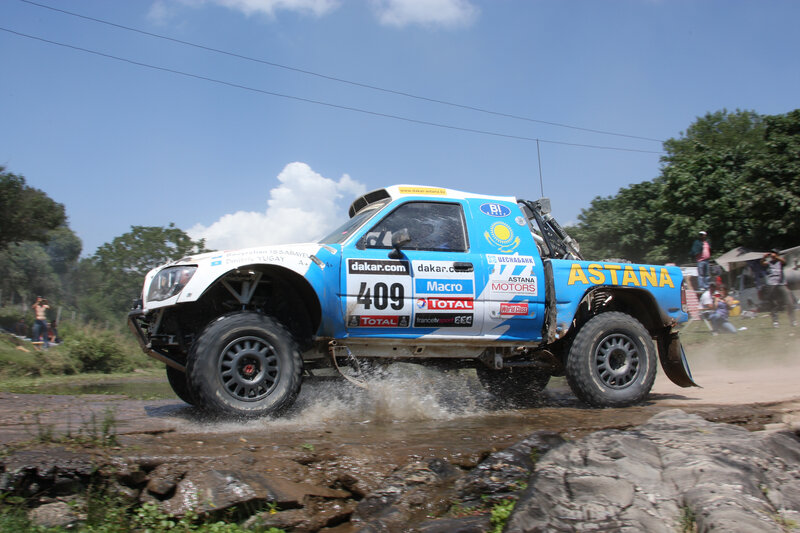 Racing Truck in Water — Blue