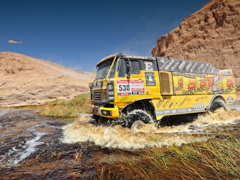 Racing Truck in Water — Yellow