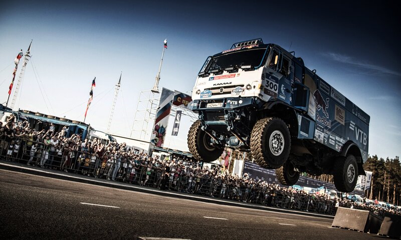 Racing Truck Jumping