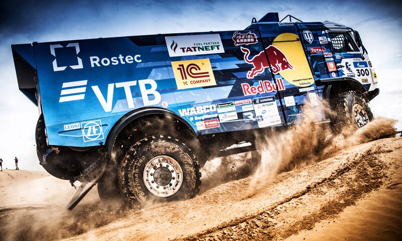Racing Truck on Sand — Blue, Dynamic