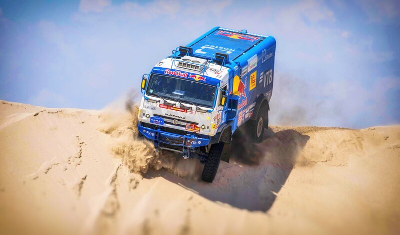 Racing Truck on Sand Dune — Blue, Dynamic