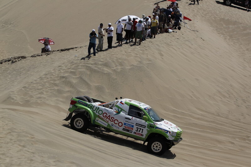Racing Truck on Sand Dune — Green