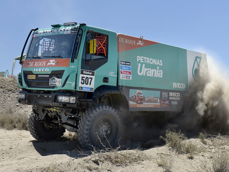 Racing Truck on Sand — Green