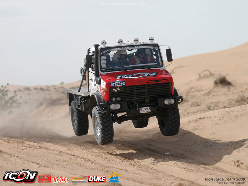 Racing Truck on Sand — Red, Dynamic