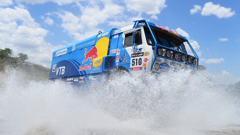 Racing Truck Splashing Water — Blue, Dynamic