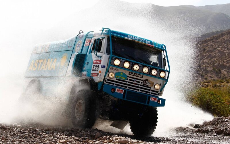 Racing Truck Splashing Water — Blue