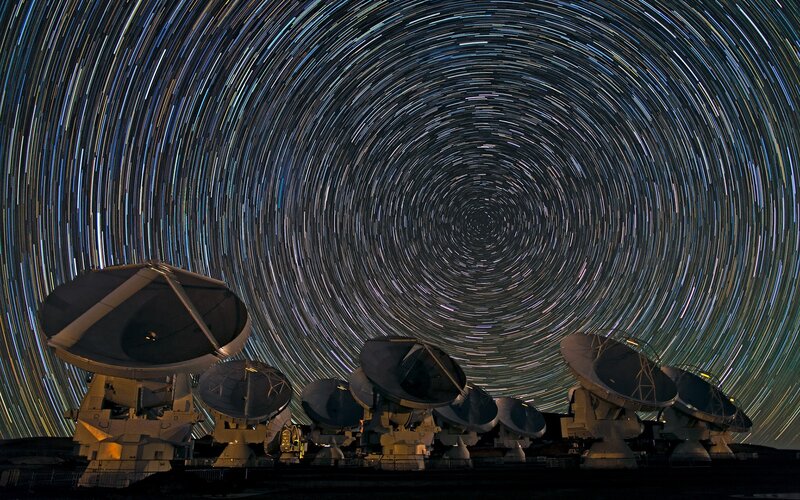 Radio Telescopes at Night — Black, Dramatic, Photograph