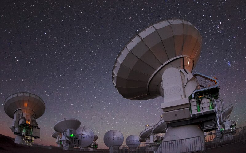Radio Telescopes at Night — Black, Serene, Photograph, Starry Sky