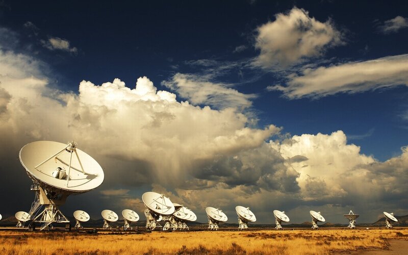 Radio Telescopes in Field — Blue