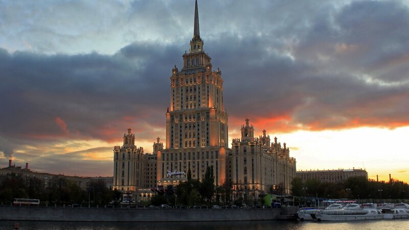 Radisson Hotel Building — Orange, Dramatic