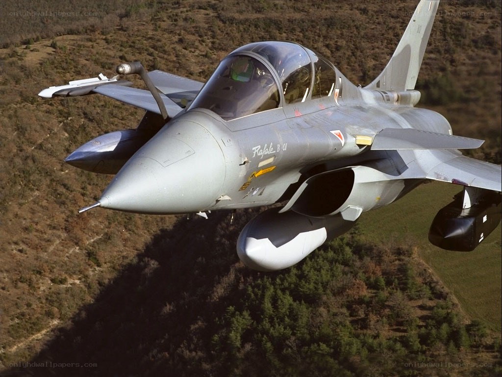 Rafale fighter jet in flight