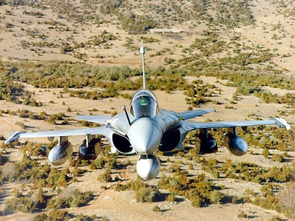 Rafale fighter jet in flight