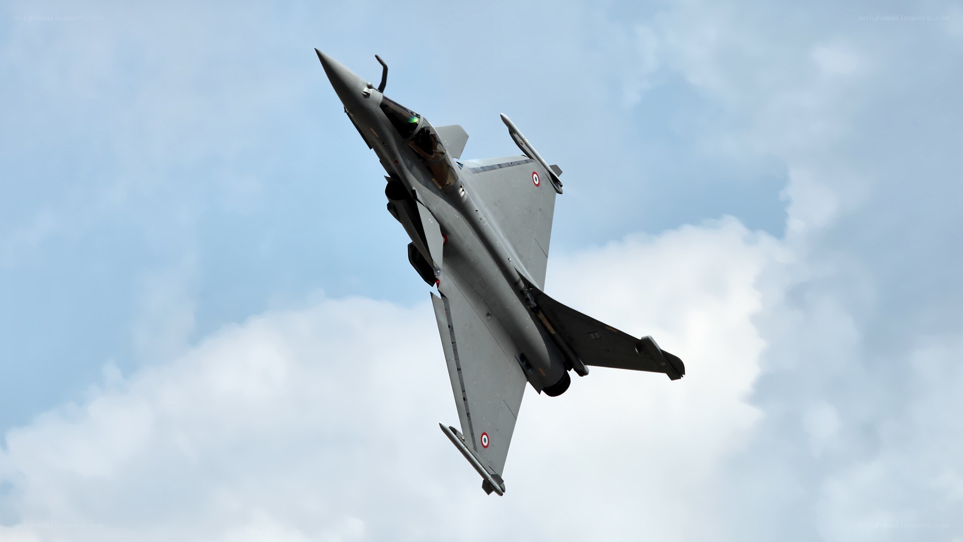 Rafale fighter jet in flight
