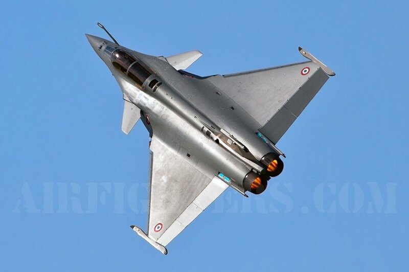Rafale fighter jet in flight