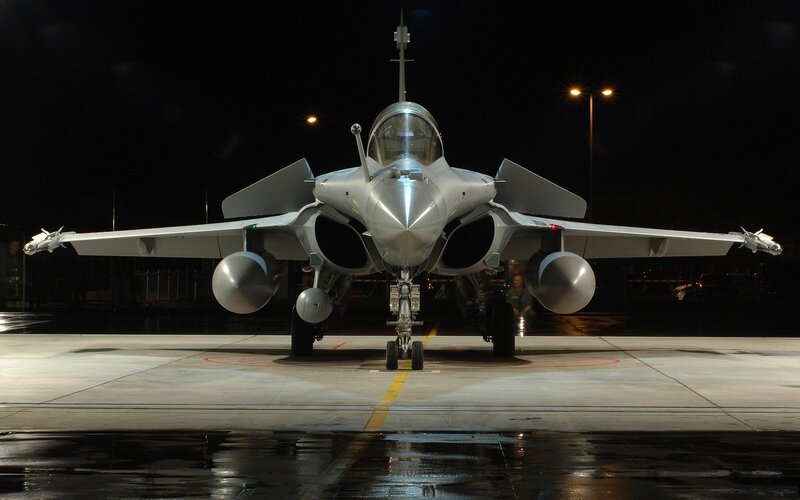 Rafale fighter jet on tarmac