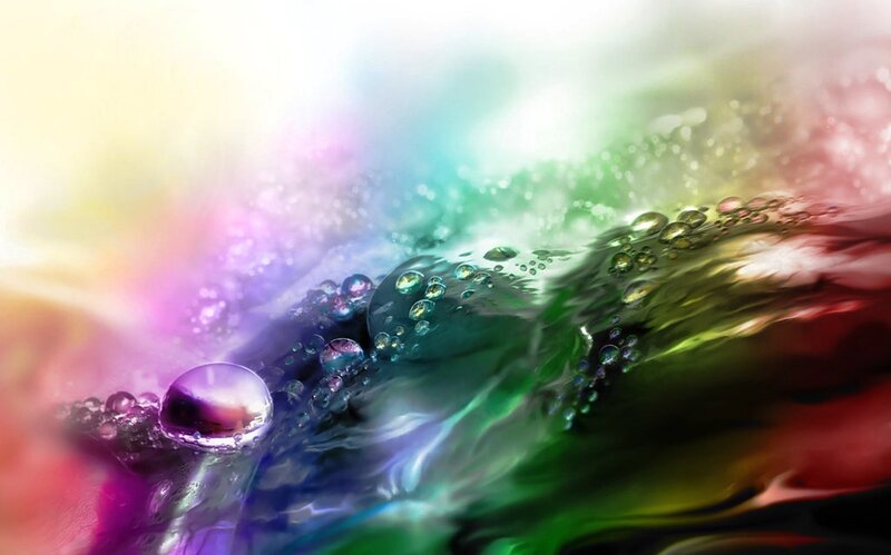 Rainbow-colored Water Droplets