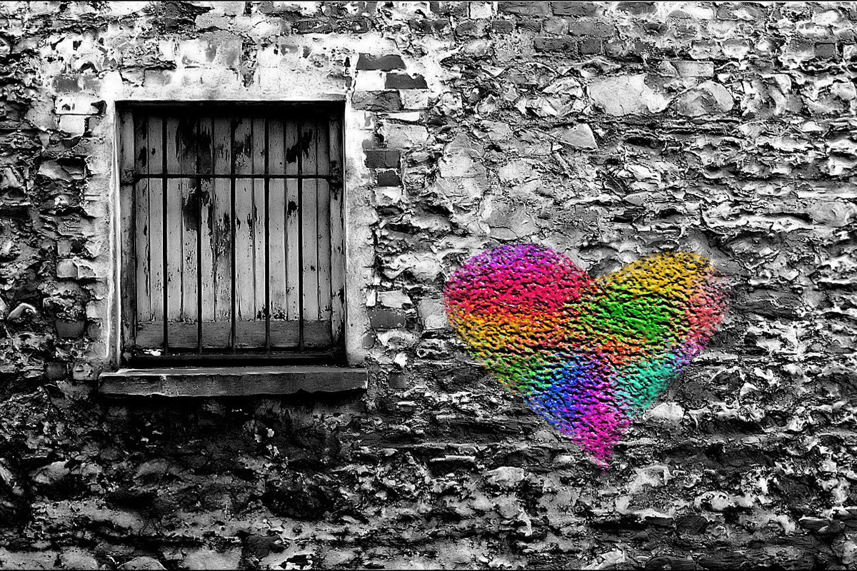 Rainbow heart on stone wall