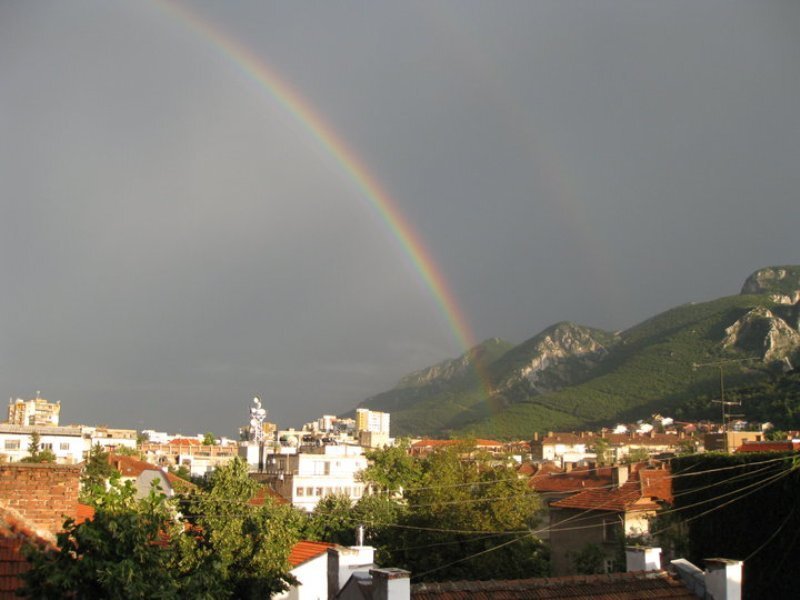 Rainbow over City — Gray