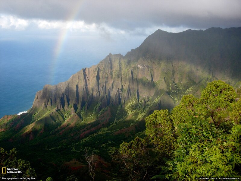 Rainbow over Hawaiian cliffs