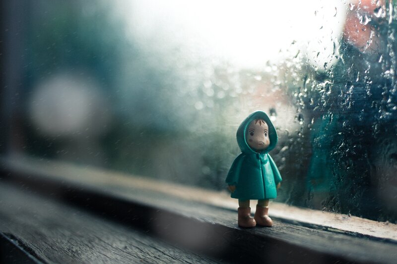 Rainy day figurine