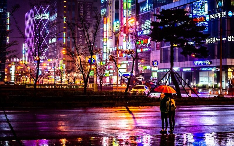 Rainy night in Seoul city