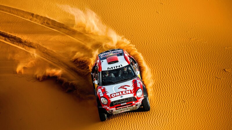 Rally Car in Desert — Orange, Dynamic