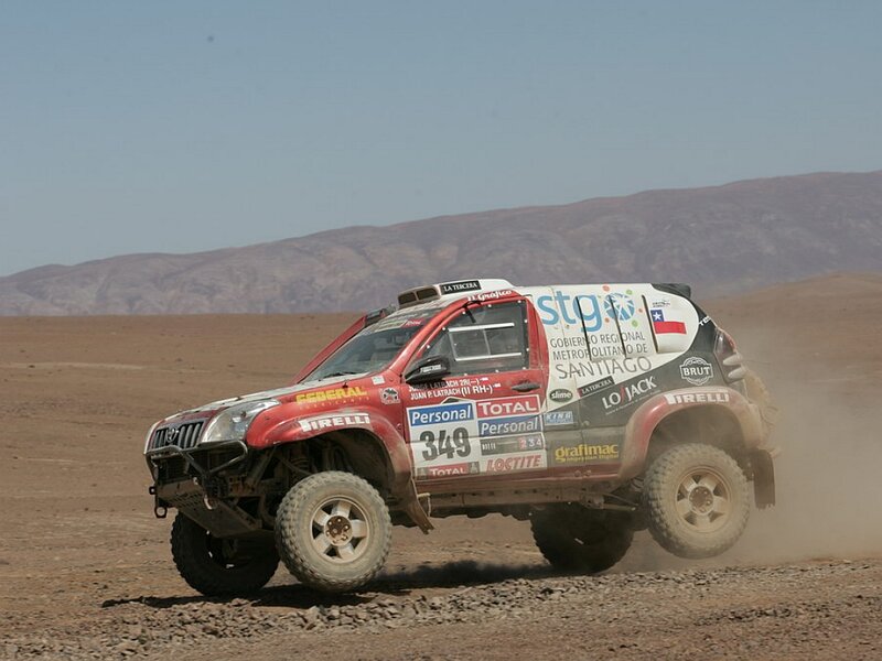 Rally Car in Desert — Red, Dynamic