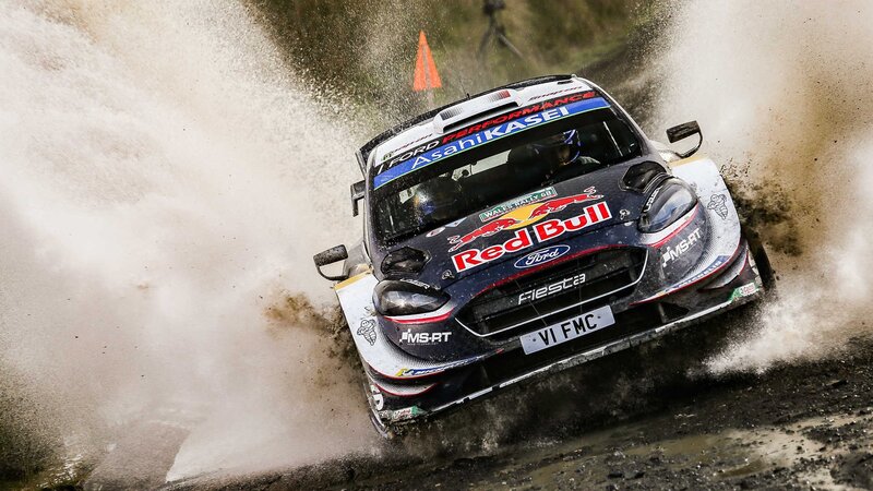 Rally Car in Mud — Black, Dynamic