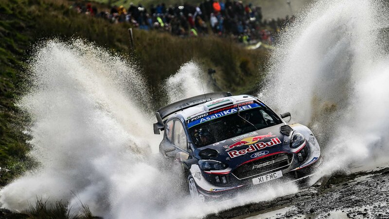 Rally Car in Water — Blue