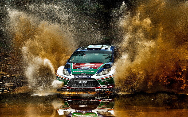 Rally Car in Water — Brown