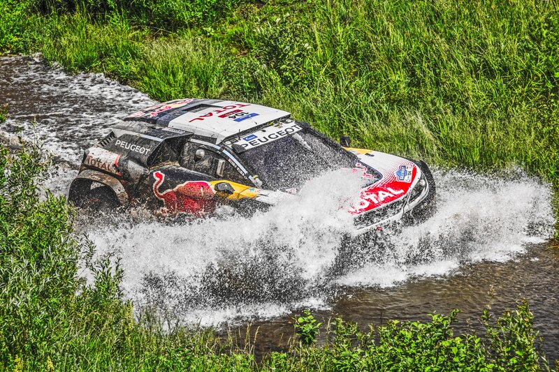 Rally Car in Water — Green
